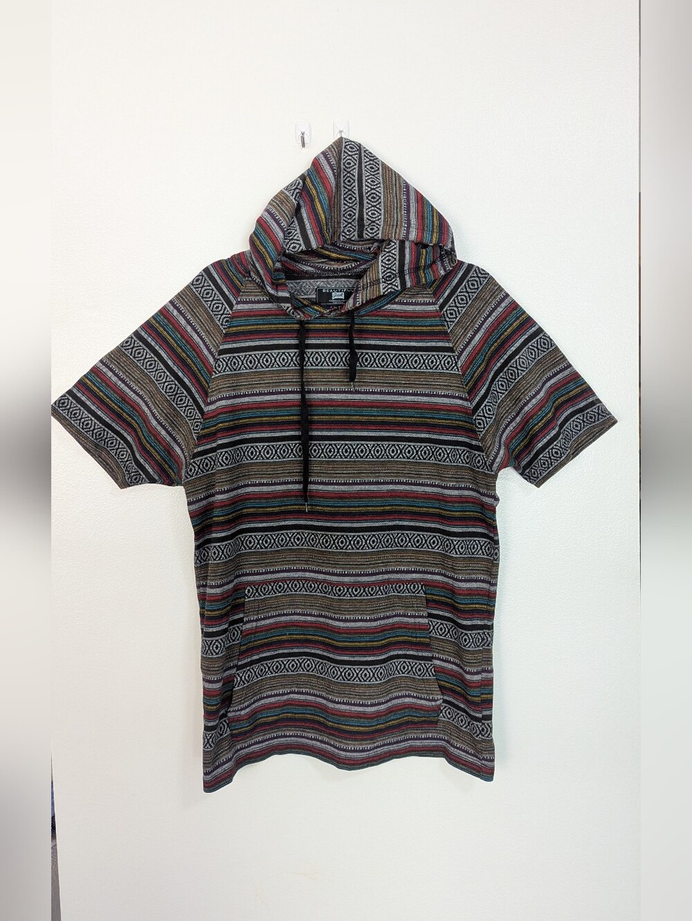 Beautiful Giant Men’s Large Multi-Color Striped Tribal Print Short Sleeve Hoodie